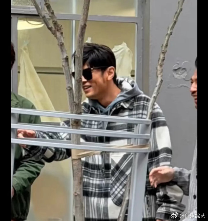 网友出门买菜偶遇周杰伦 周杰伦心情不受影响，人家又没干什么 周杰伦心情不受影响