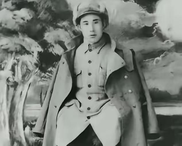 1949年，新中国都快成立了，一个扛过长征、打过淮海的老红军，带着老婆孩子去福建