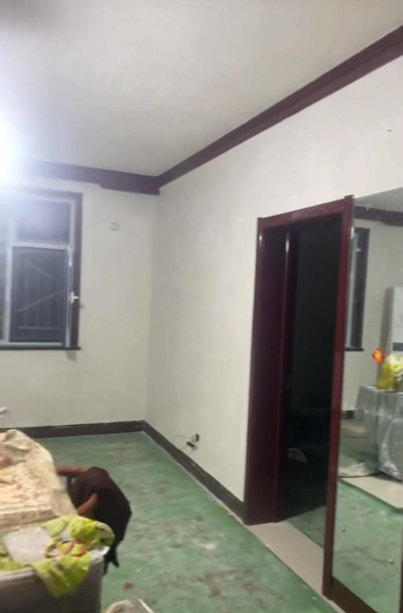 干装修活千万不要用自己家亲戚，用了后悔个半死。我姐刮家，本想着用亲戚能可靠放心，