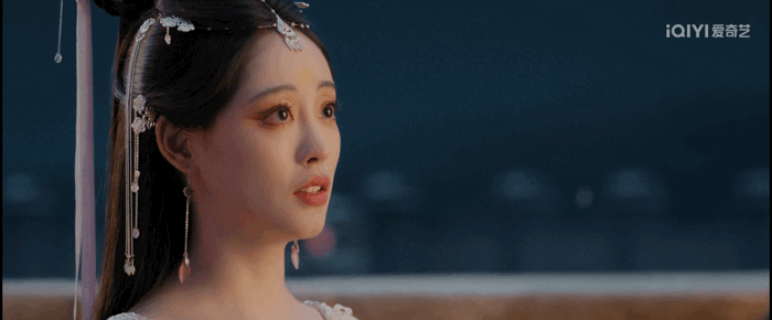 祝绪丹饰演的御妖国人族公主和杨仕泽饰演的妖卫石宽为爱跨越禁忌和阻碍，他俩从小青梅