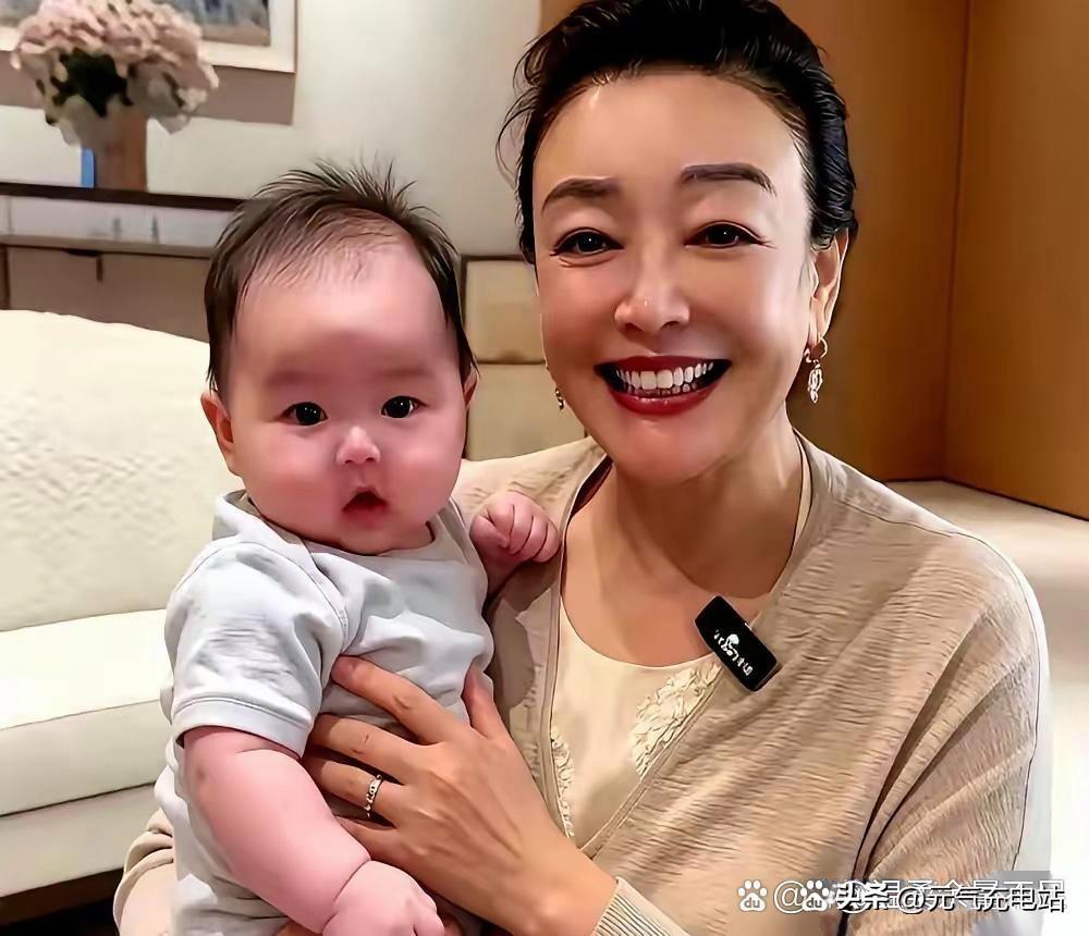 斗了这么多年，张兰终于对大S的女儿小玥儿死心了。

以前在直播间提起孙女，她满心