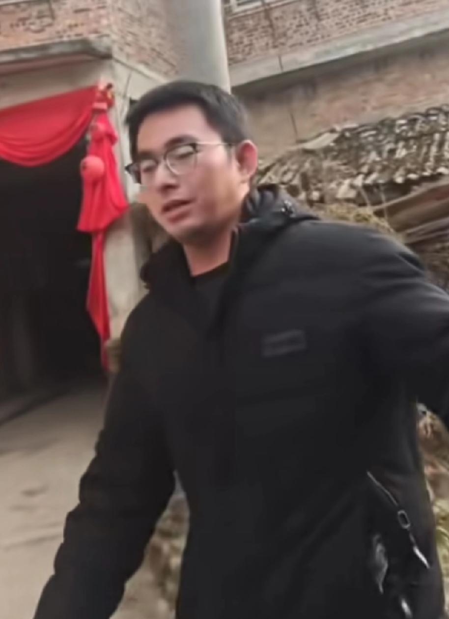 为什么胡龙关闭了橱窗功能？难道说被平台处罚了？胡龙可是寻亲大咖们都点头赞赏的孩子