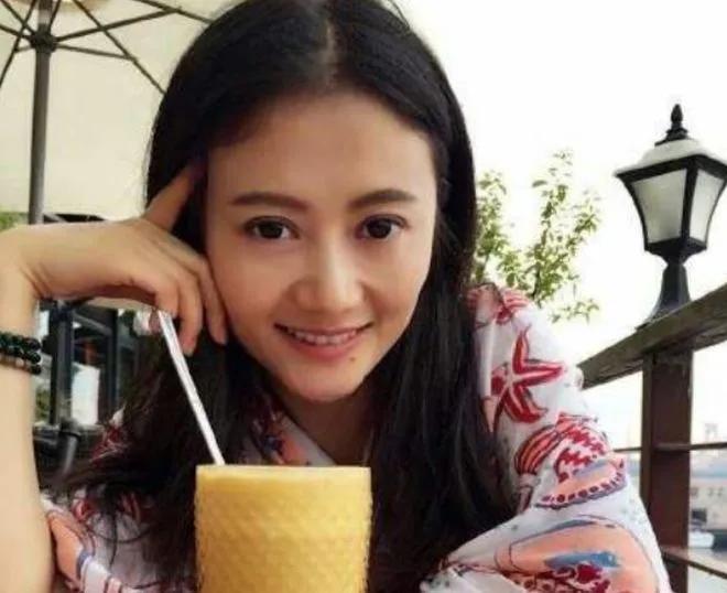 有人问：《非诚勿扰》这样的婚恋节目是真实的吗？真的会有人在台上“牵手成功”然后走