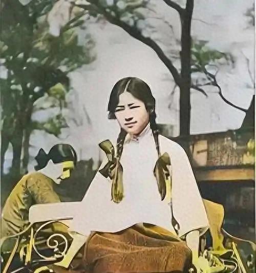林徽因有多会穿衣？1936年陕西皮衣牛仔裤造型，展现女性独特帅气风采
1930年