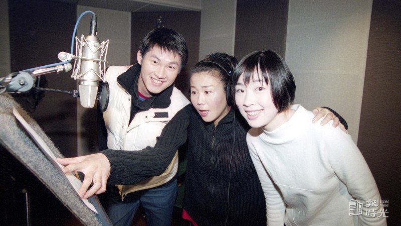 好青涩的哥哥妹妹，1999/01/05 GOGO & MEME陈绮萱、陈忠义、蓝