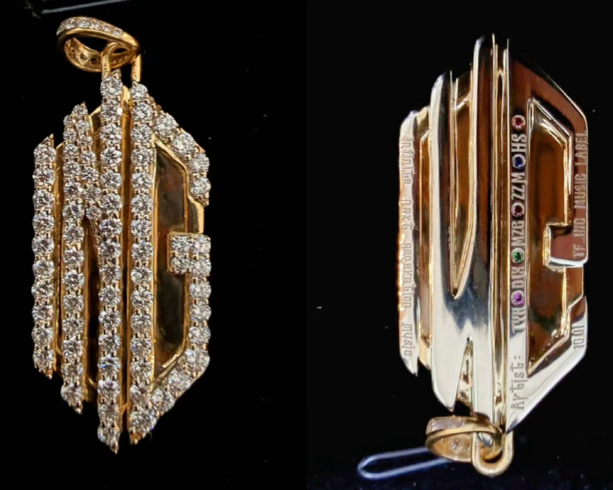 穆祉丞发的是什么如果手机横屏看，然后就是 ing的新LOGO  做成的吊坠。 