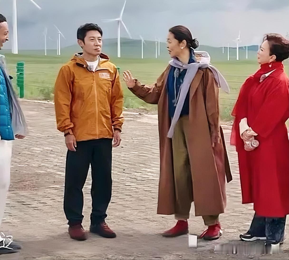 2026年1月13日，倪萍、撒贝宁现身新疆天池景区。撒贝宁与游客互动时再现经典语