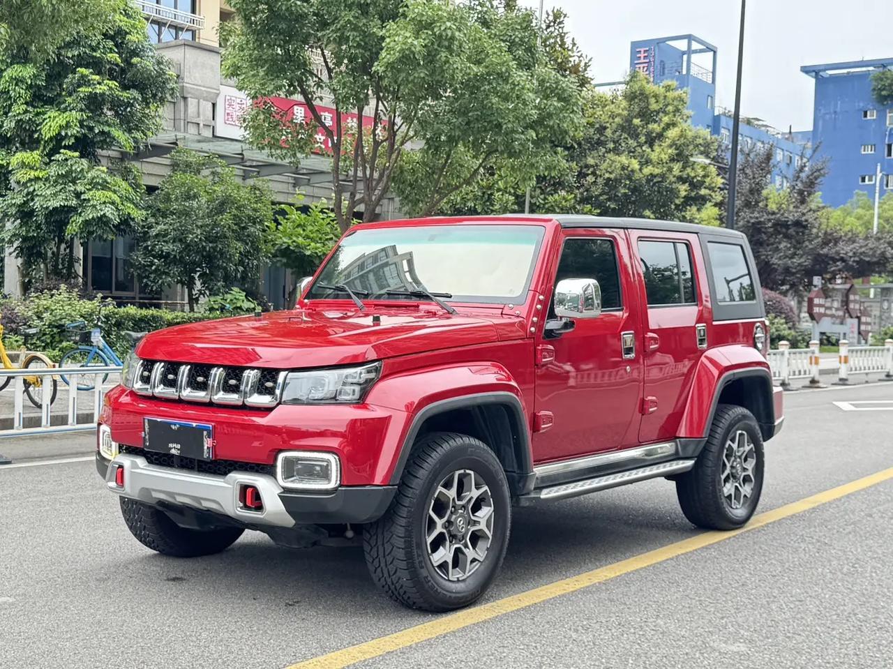玩越野想淘二手硬派车，别盲目乱选，给车友唠几句实在的。
预算不高首选北汽BJ40