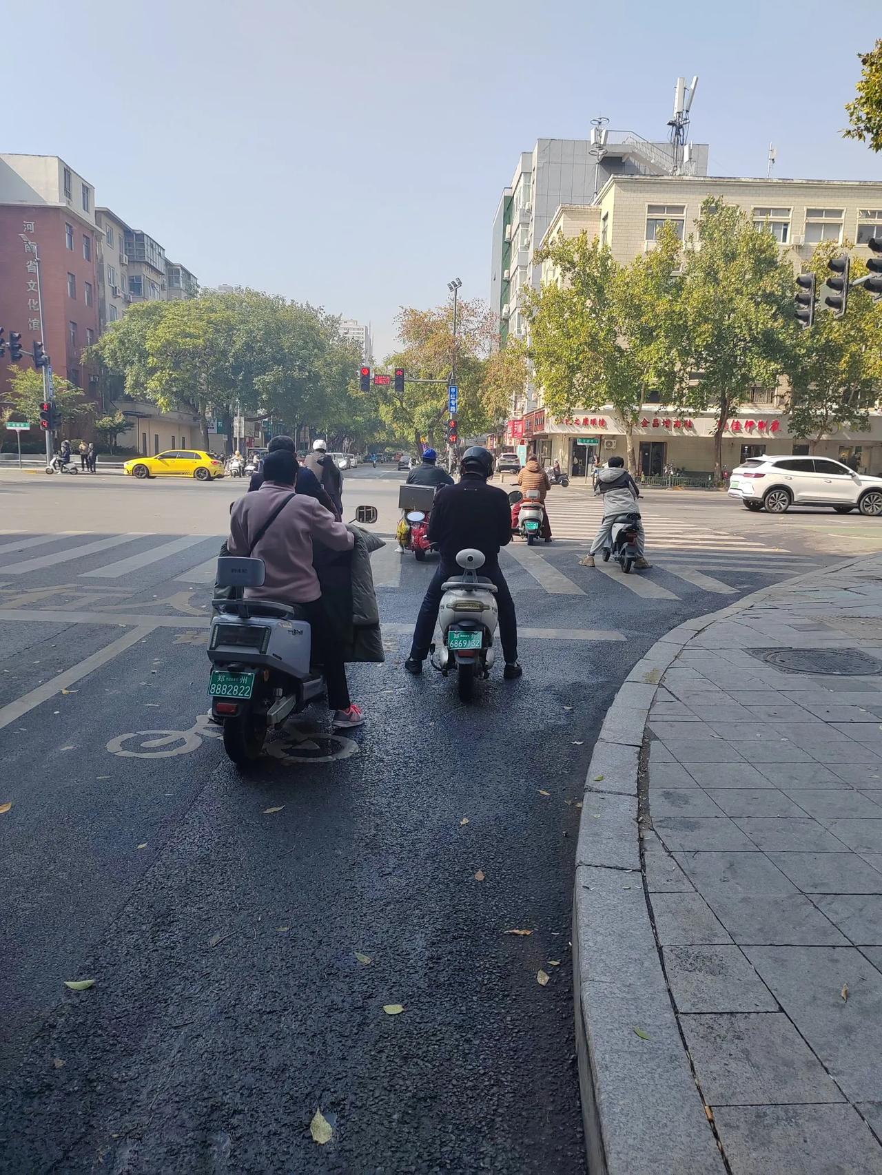 内蒙古退休公职夫妻打人事件，估计这对夫妻慌了，想拿40万刑事和解，但被对方拒绝了