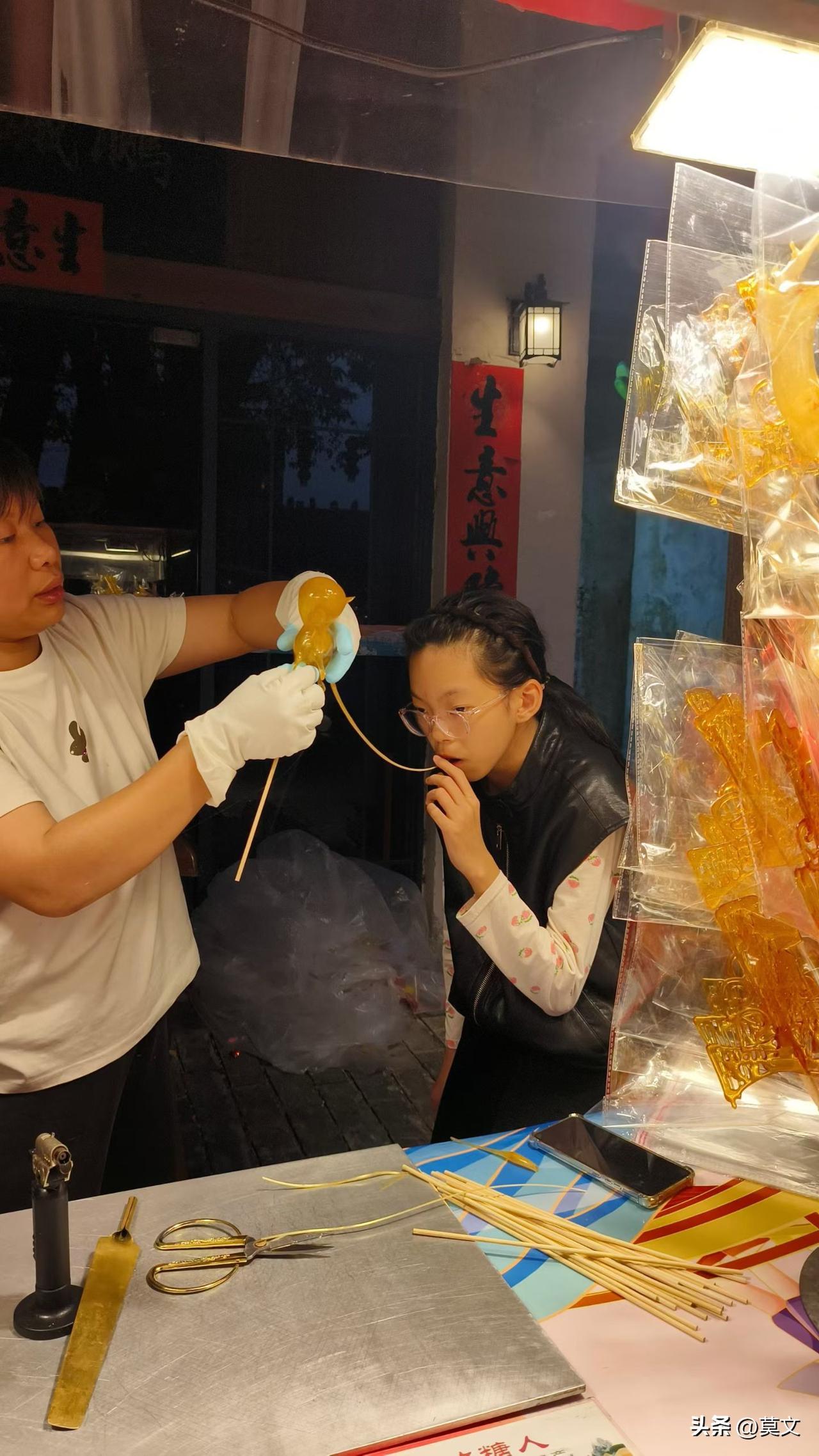 说实话，看到老外排队“当中国人”，我才真正读懂了过年的意义

兄弟们，你们发现没