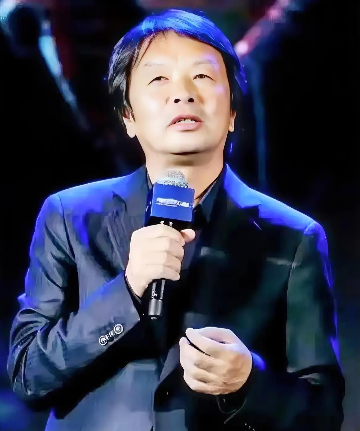 刘震云再次语出惊人，他说：“奴才最热衷于“歌功颂德”，懦夫最擅长“忍辱负重”，小