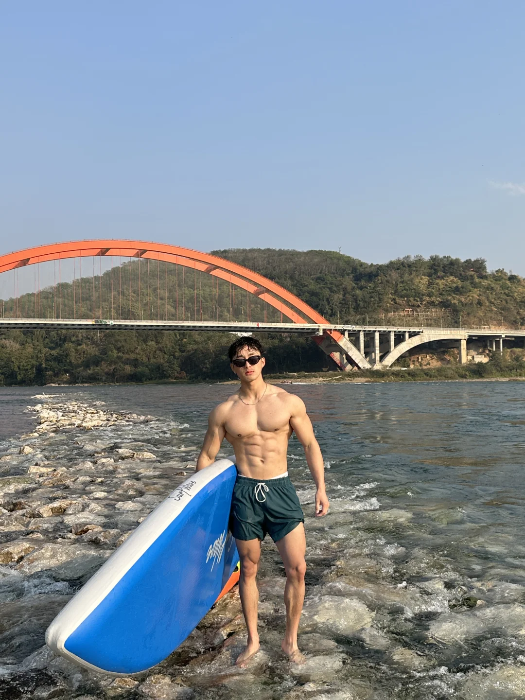 一起滑板冲浪嘛？🌊