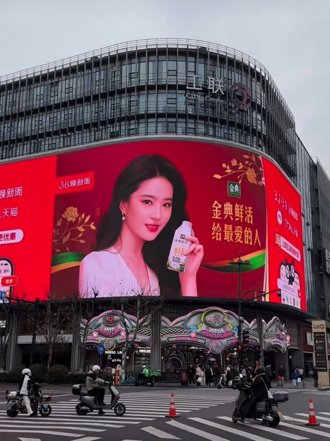 杭州西湖天幕又铺上了，刘亦菲金典第二次来了 