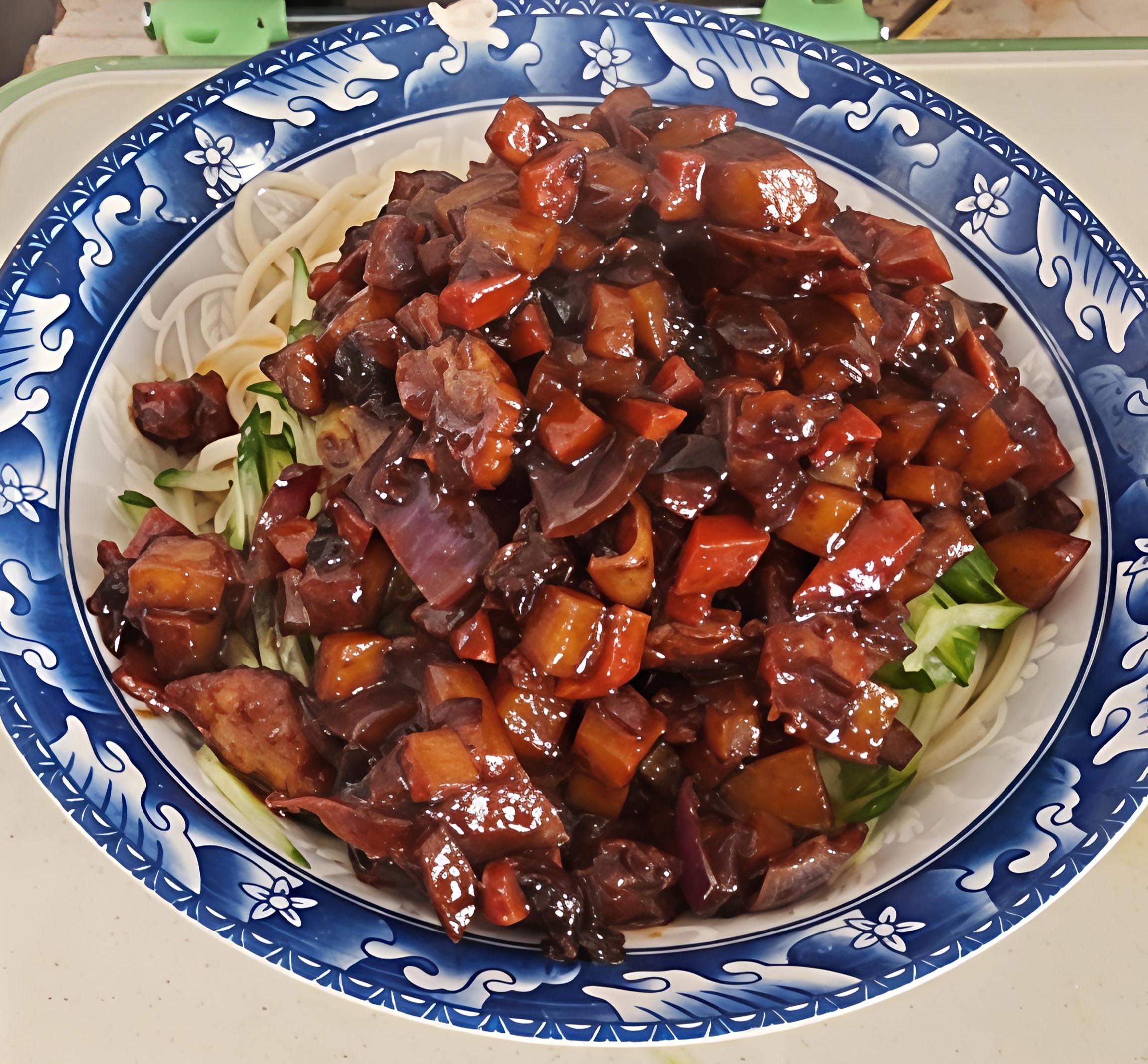 天天就研究吃，吃饱了睡，睡饱了吃。 