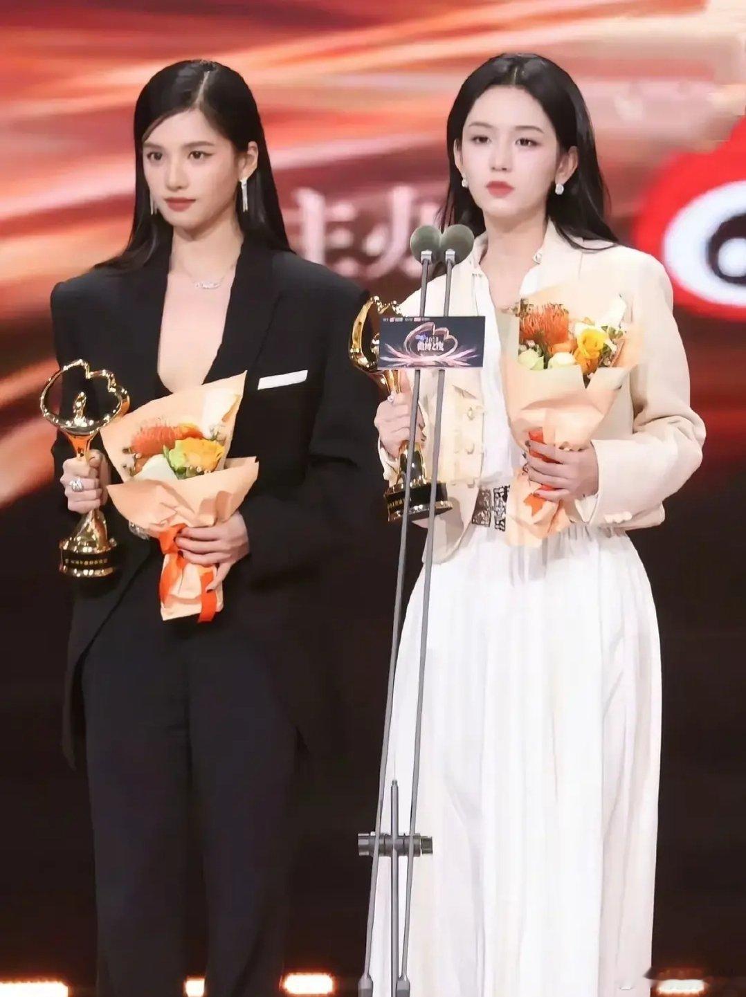 张婧仪和周也真的很配！有没有剧吻上来呀！ 