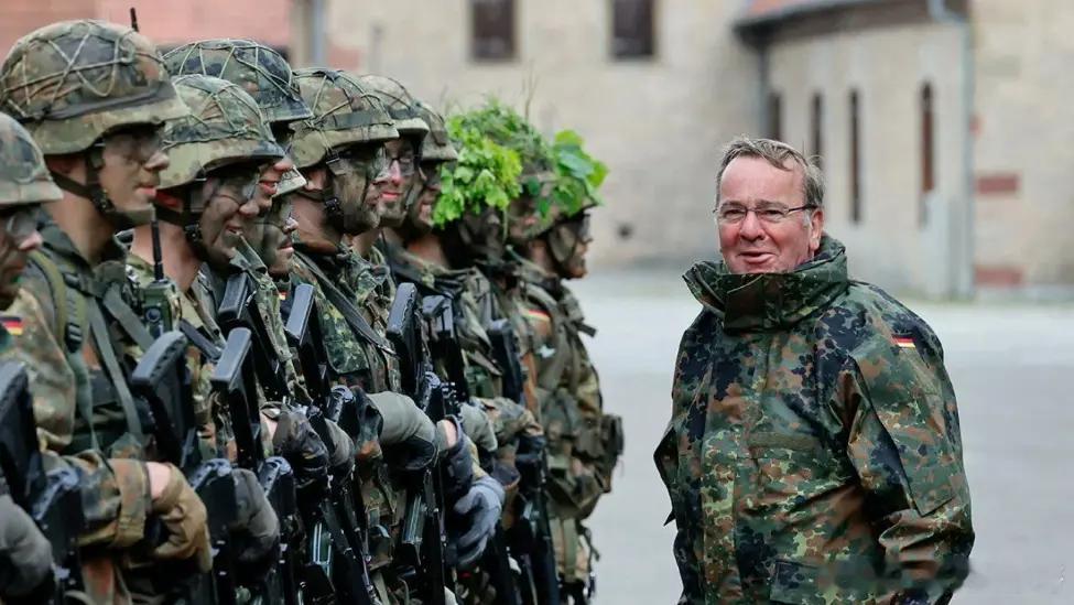 当地时间1月20日，德国国防部长皮斯托里乌斯表示，德国联邦国防军多年来首次出现显