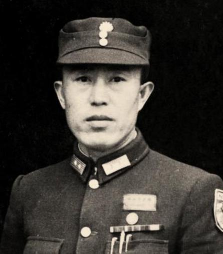 1952年，郑洞国接到水利部参事的任命，要定居北京。他收拾好行装准备北上，跟妻子