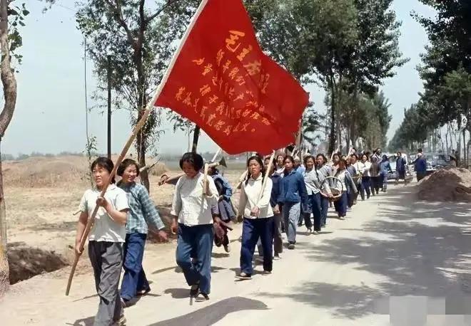 21: 知青之歌
北京到延安 

《北京到延安》是一首深刻反映知青生活的歌曲，承