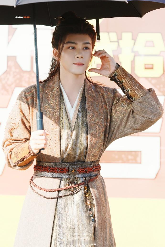 曾舜晞月麟绮纪开机路透  曾舜晞月麟绮纪造型路透  看曾舜晞《月麟绮纪》开机出妆