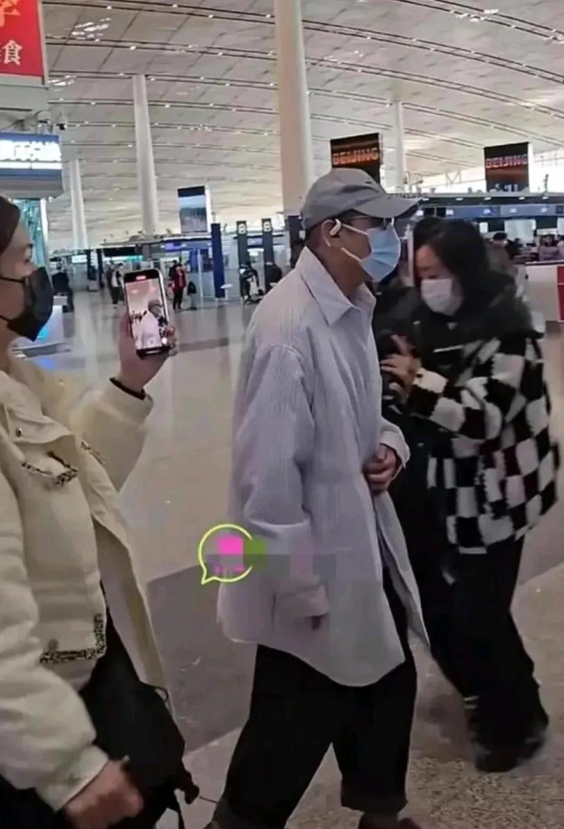 都说于和伟私服弯腰驼背，像个老大爷。我觉得这就是演员的魅力。一旦赋予角色，立刻就