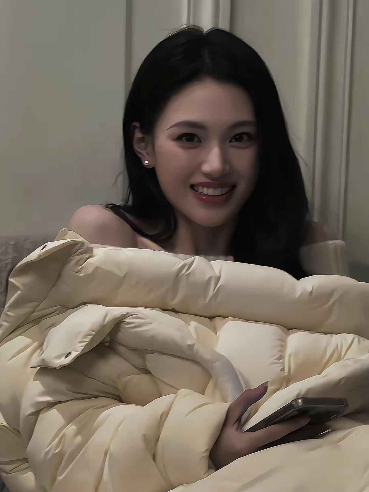 ‘’漂亮的一抓一大把 像我这样傻的可不好遇.‘’大大咧咧的我