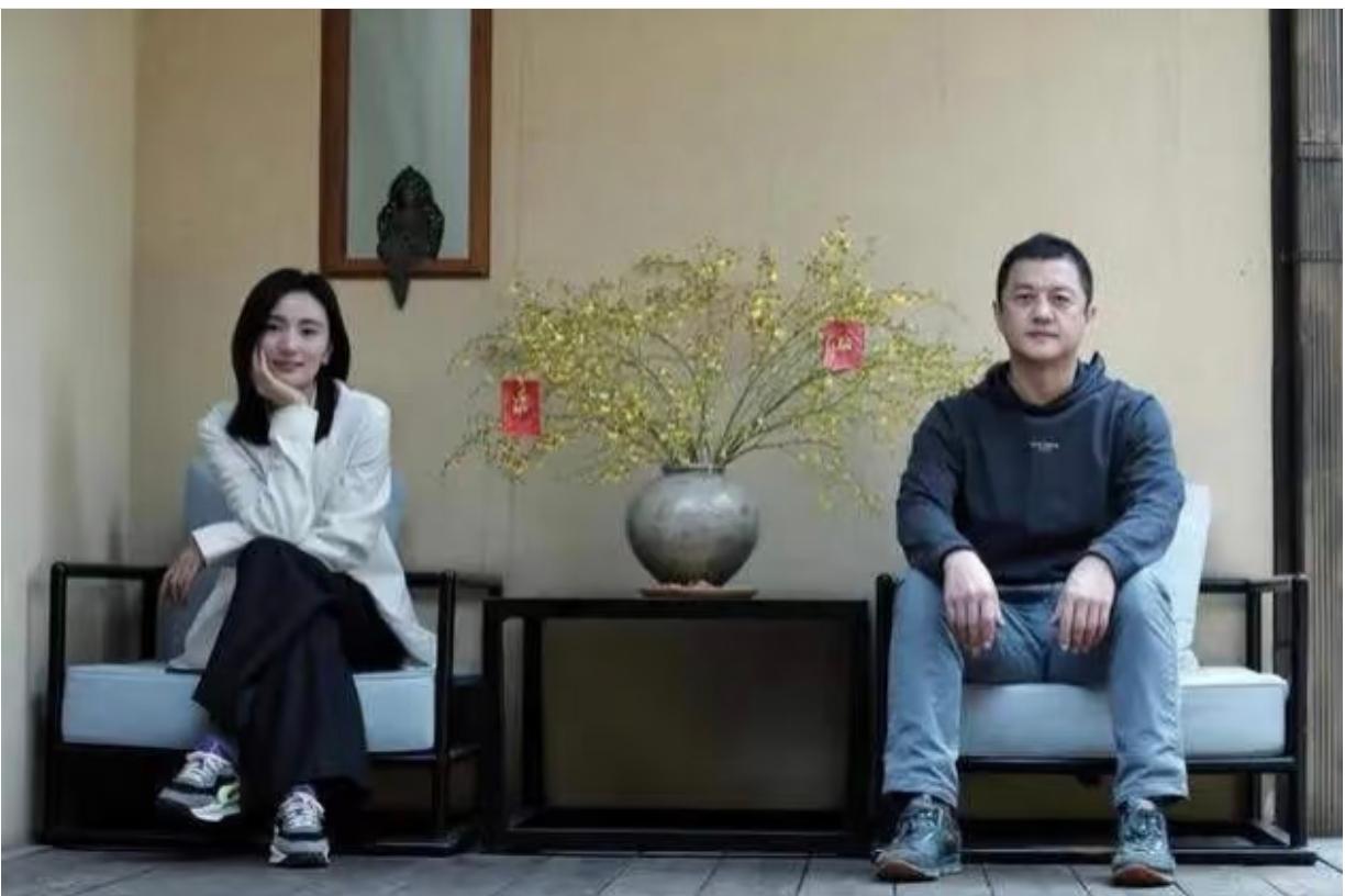 李亚鹏开口了，没哭没闹，说清楚了。
近日被曝李亚鹏与海哈金喜早就分开了，
女儿跟