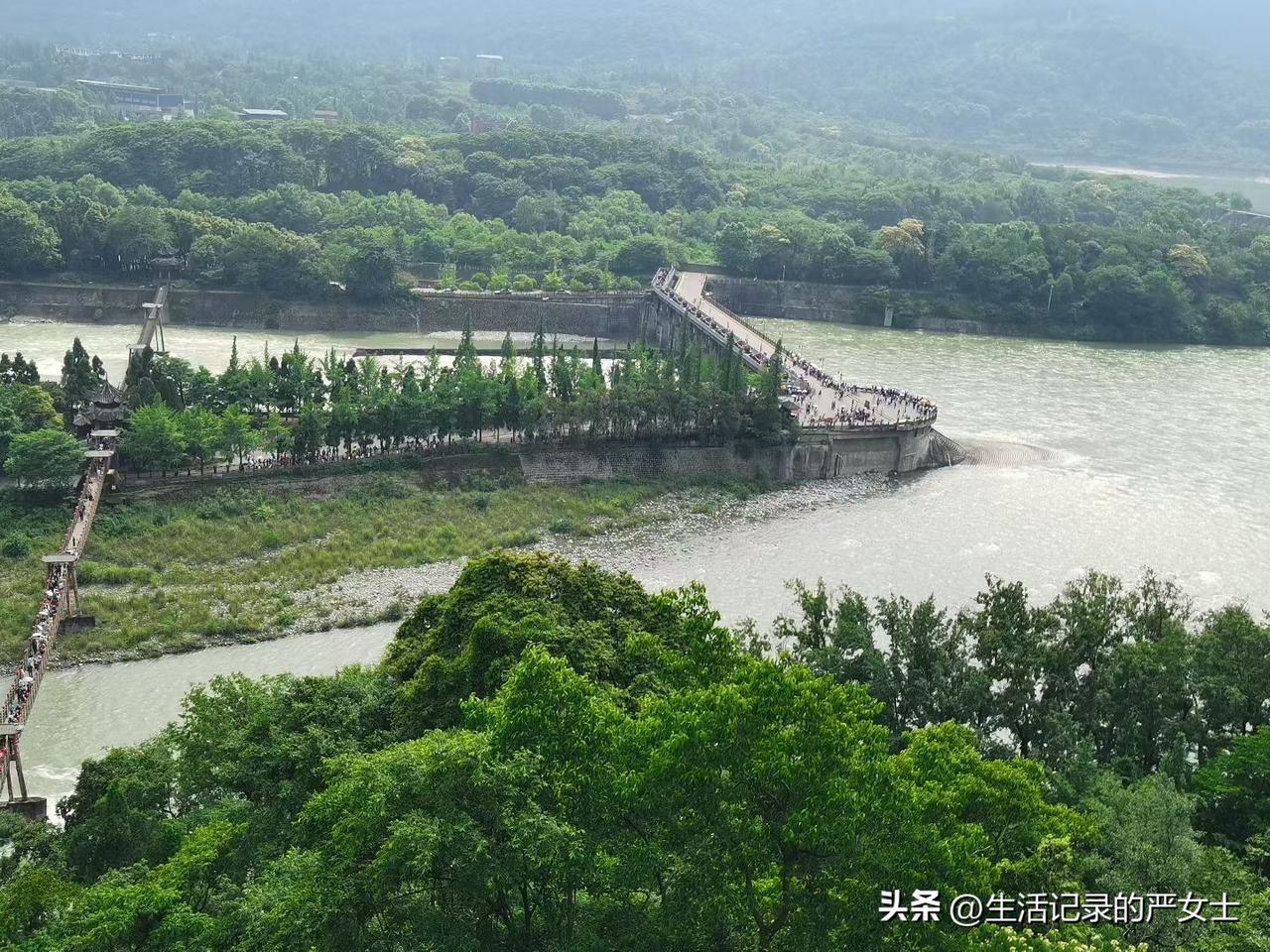 值得让人深思的一段话：“没经历过撕心裂肺的大病，没听过深夜监护仪的滴答声，你永远