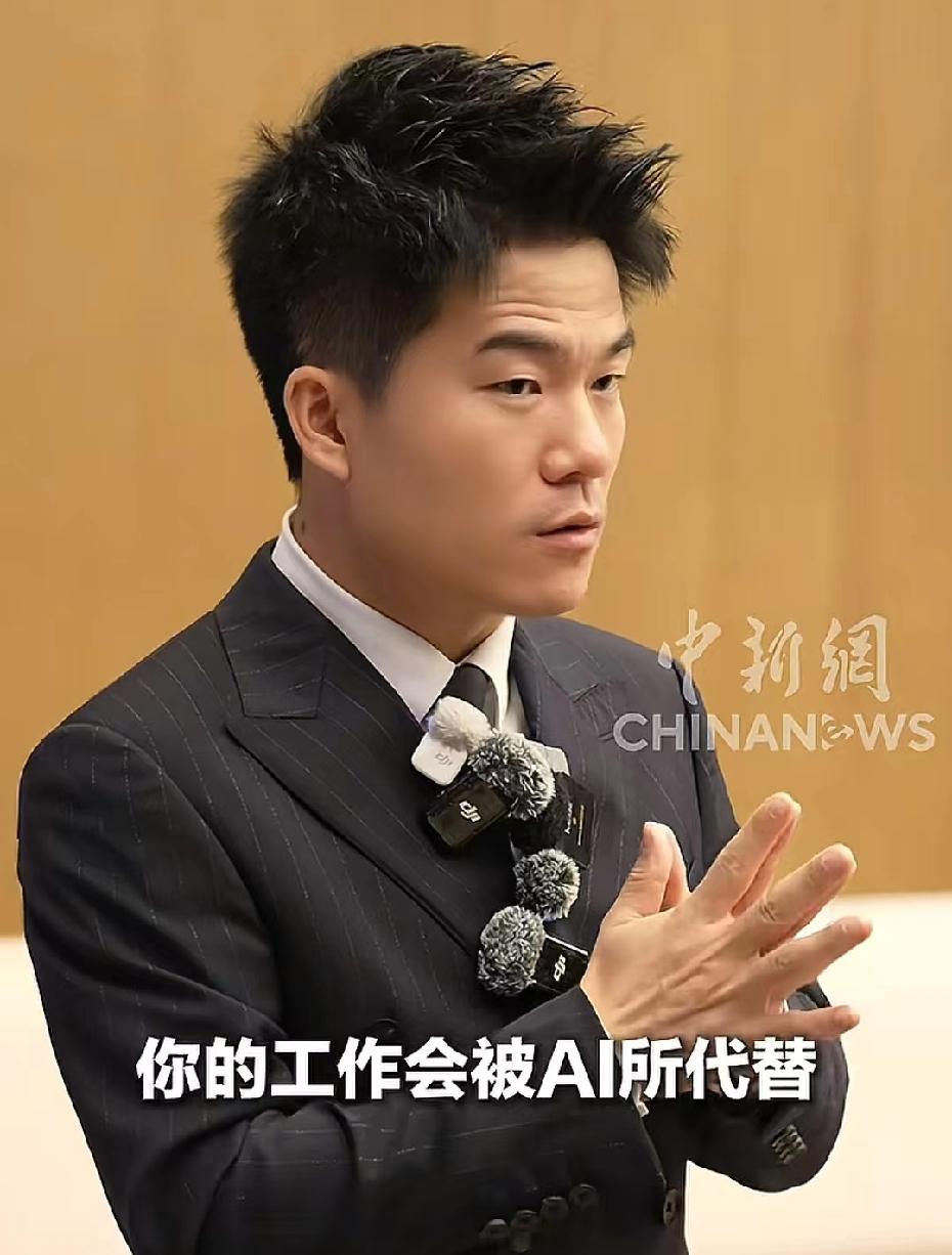 多读书真的有用，
直到看到董宇辉出现在互联网大会上，
终于知道这句话含金量。
