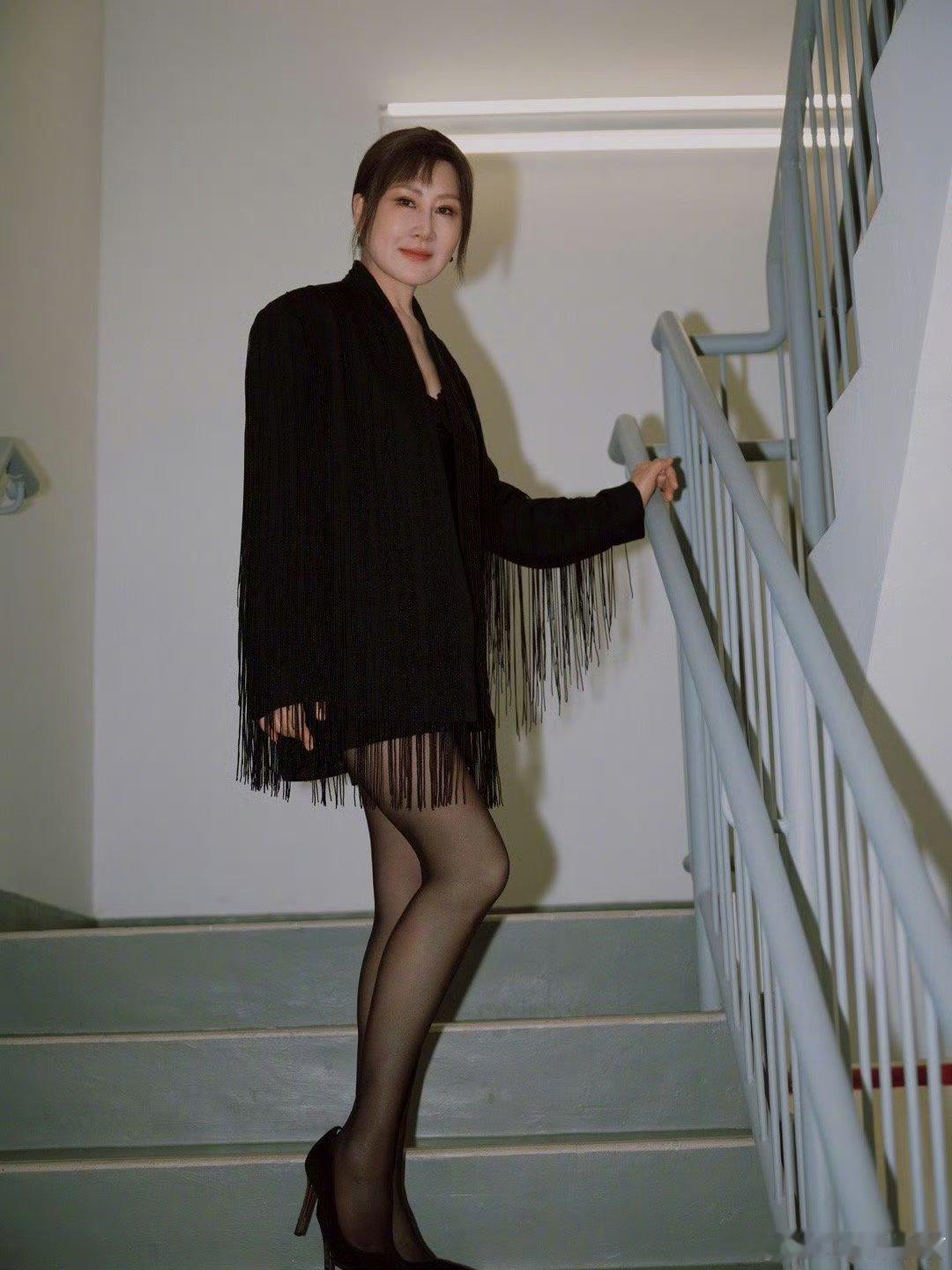 这居然是张凯丽这是要弄啥嘞？