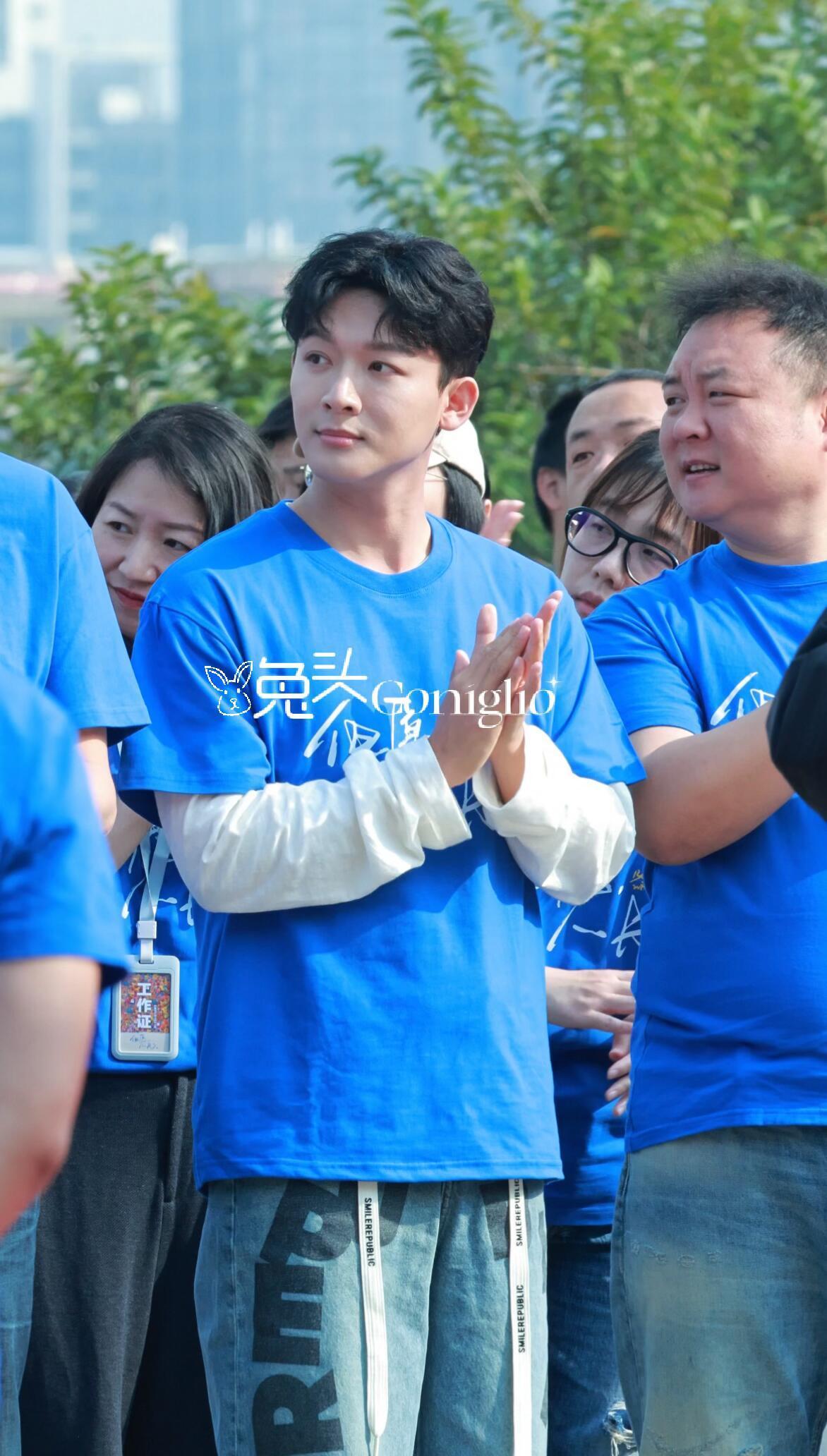 张晚意沈月但愿人长久开机图 张晚意、沈月《但愿人长久》开机路透图🈶两个人状态很