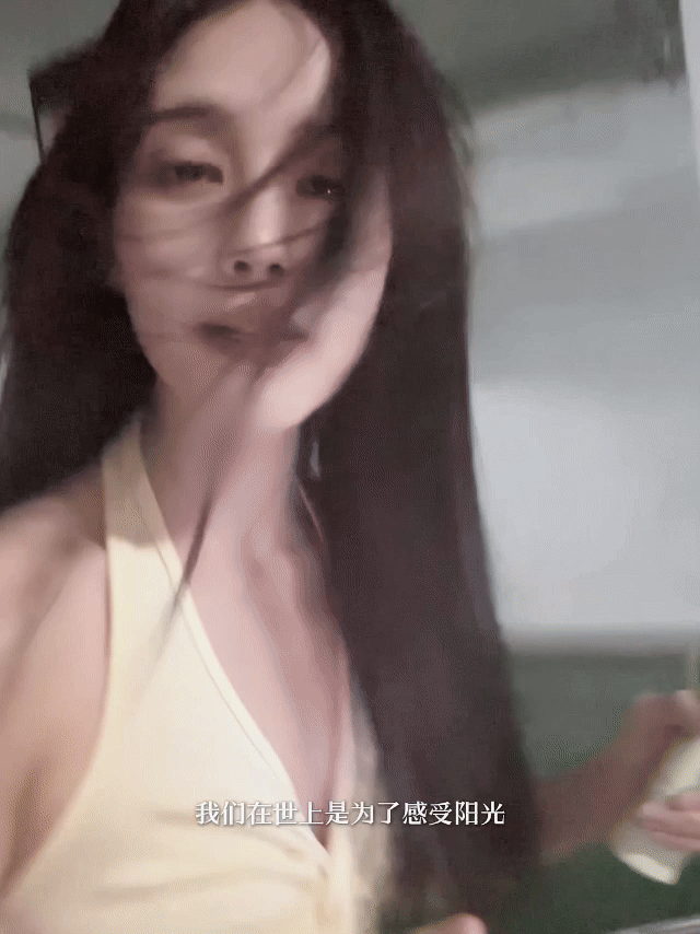 李一桐唱了这条小鱼在乎 李一桐唱《这条小鱼在乎》绝了！地下车库当舞台，歌声里都是