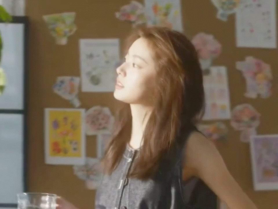 徐若晗扛住了年代剧镜头这样有颜值有演技的徐若晗，真的越看越让人惊喜✨ 