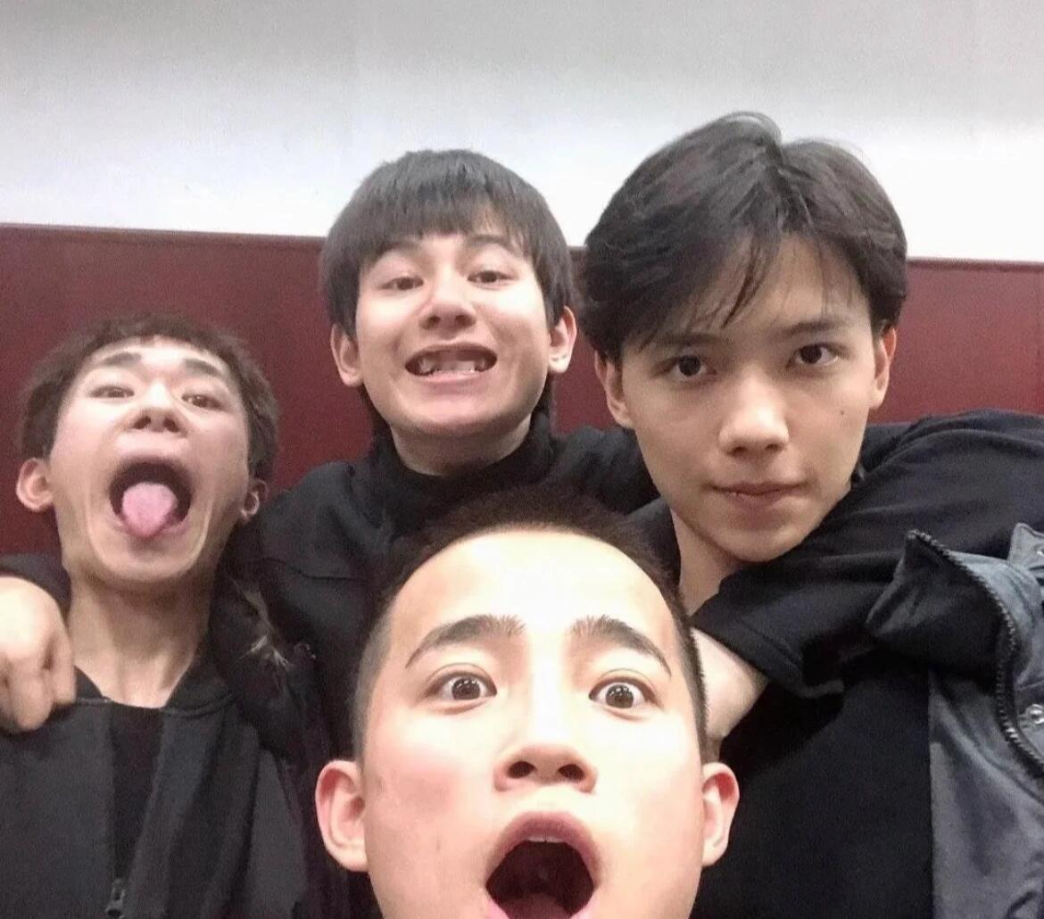 2018中戏话剧影视表演班是胡先煦 易烊千玺 周政杰 罗一舟 李兰迪 的学生时光