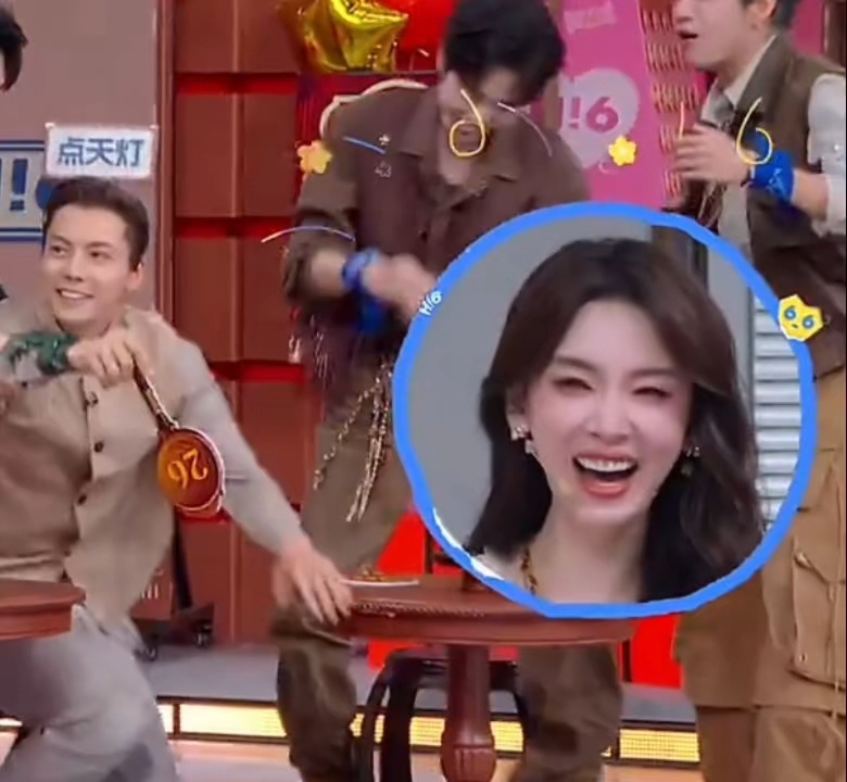 吾腹腹呀这个女孩就这样萌萌地在小圆圈里笑成粉色鞋子表情包了 
