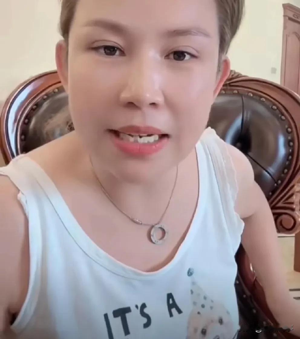 驴姐一家被骂，给三驴 小妈怒开专场！

            我拍个三驴的，又