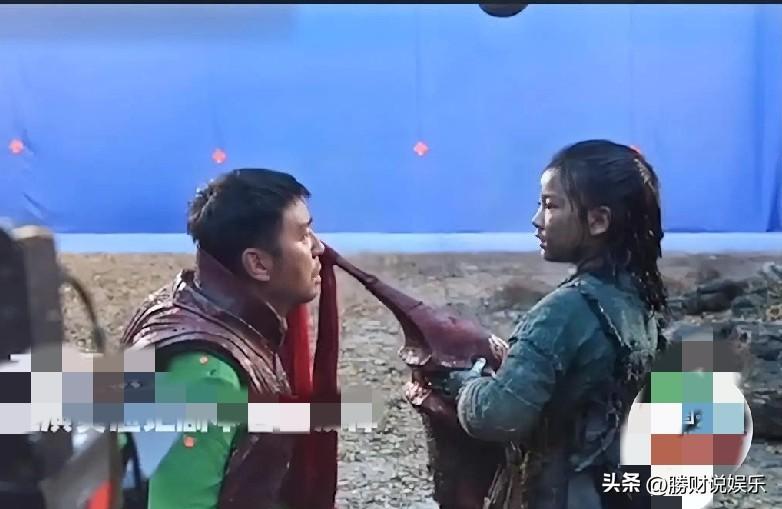 雷佳音与王圣迪合作四次扮演父女，这一神奇组合如何打动人心？
雷佳音与王圣迪的合作