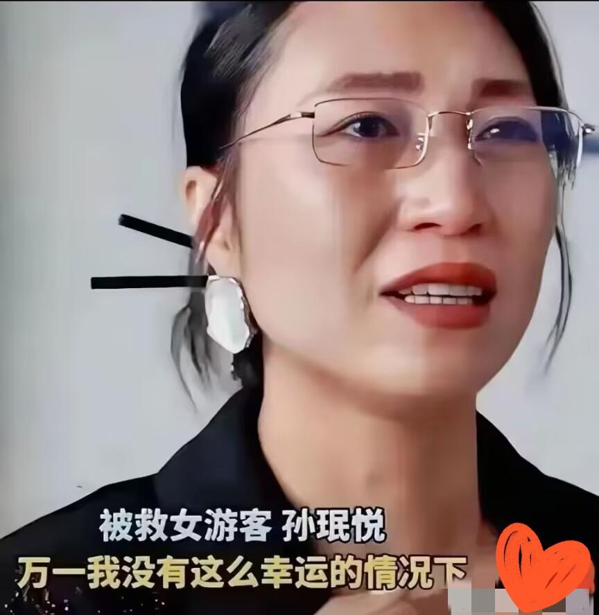 浙江金华龙潭大峡谷，38岁的妈妈为给女儿拍照，脚底打滑，从20米高的悬崖砸进深潭