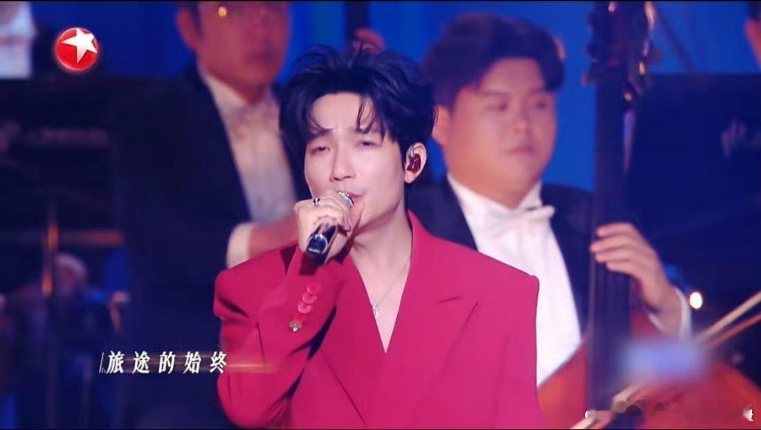 陈楚生获奖之作故事感拉满东方卫视春节晚会陈楚生一开口，故事感直接拉满，青春瞬间具