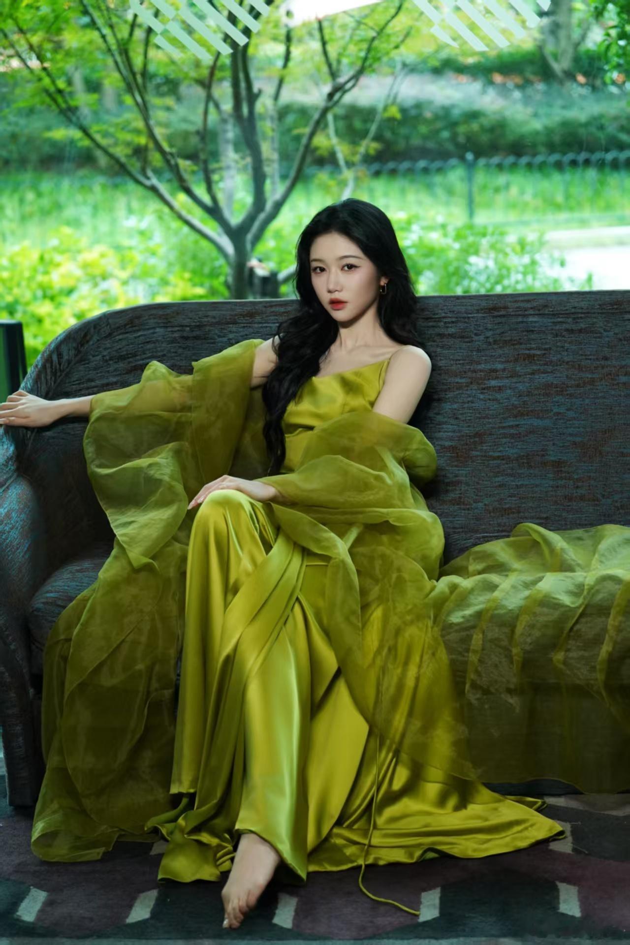 岳雨婷[超话]对短剧圈美貌的开发不足1% 多给普通长相但有灵气的演员一些机会吧，