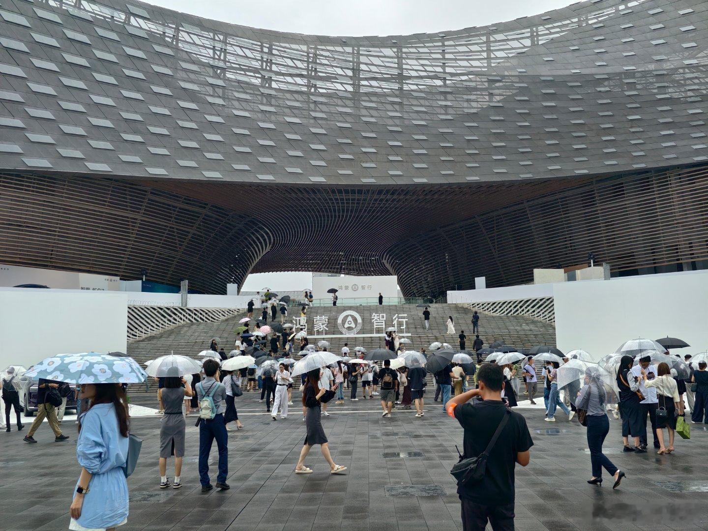 五界聚势，第一次现场看余总的发布会。 ​​​