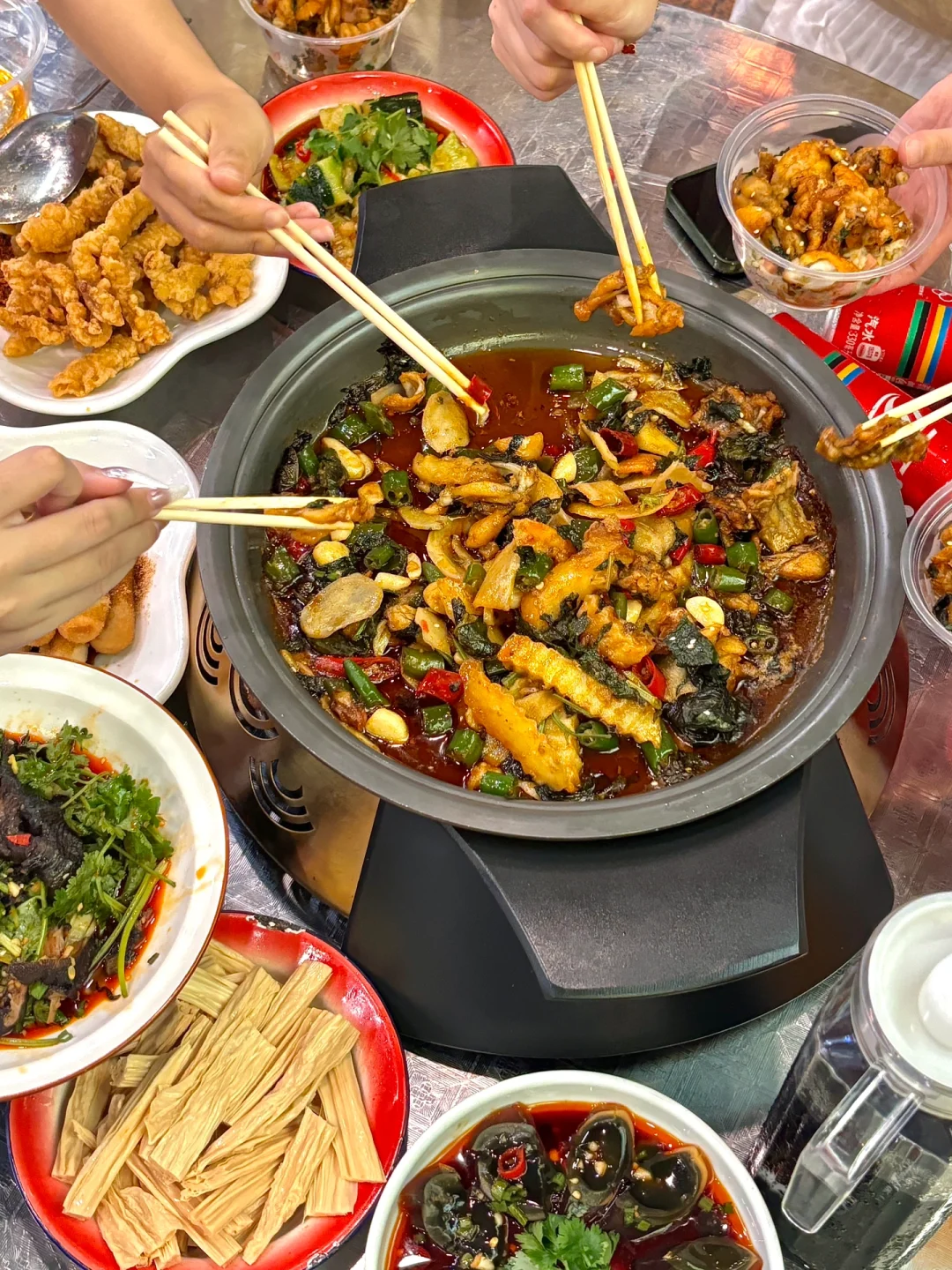 （湛江赤坎）店员：你们这个月来吃十几次了……