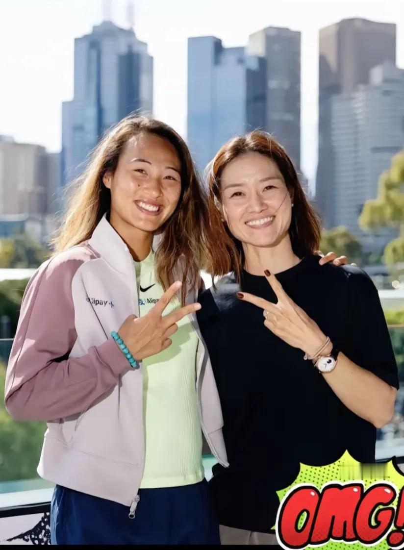 大家发现没有，李娜和郑钦文有几点非常相似：
1、她们都湖北出来的，都很爱笑，性格