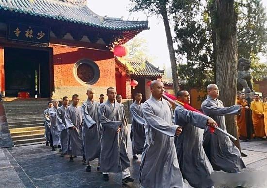 佛的堕落——少林寺方丈释永信被带走可谓一个天大的笑话，当然，只有天大，佛祖才肯垂