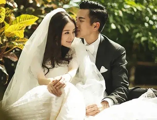 港媒爆杨幂斥资5.4亿争夺女儿的抚养权，23日刘恺威父亲刘丹出席活动回应此事，称