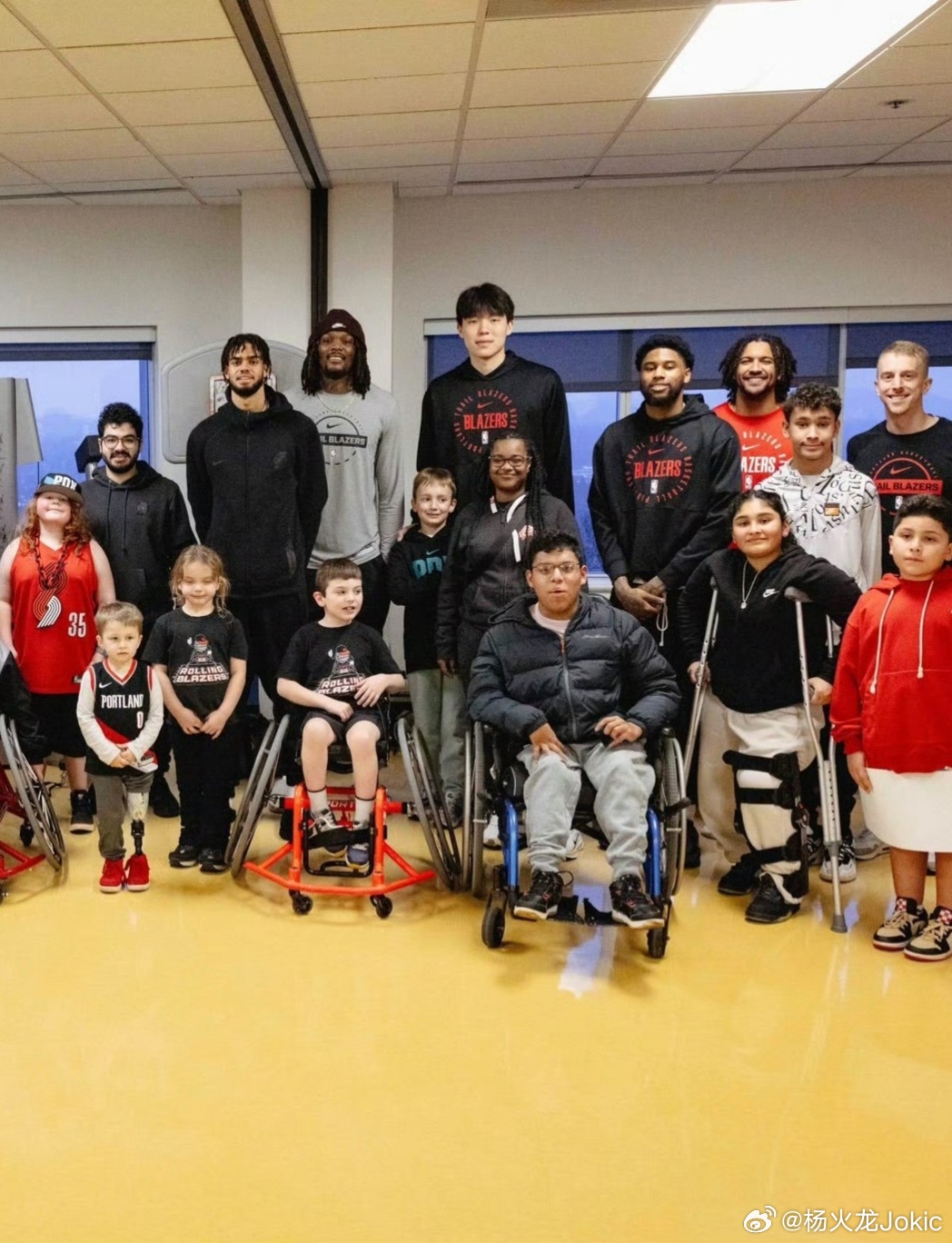 下巴尖了，小杨这是瘦了？