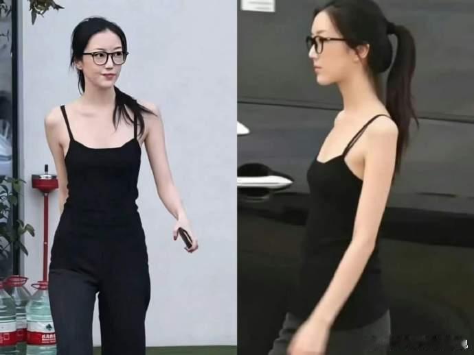 李嫣几乎看不见唇腭裂修复痕迹近日，20 岁的李嫣与姐姐窦靖童、好友宋妍霏在大理街
