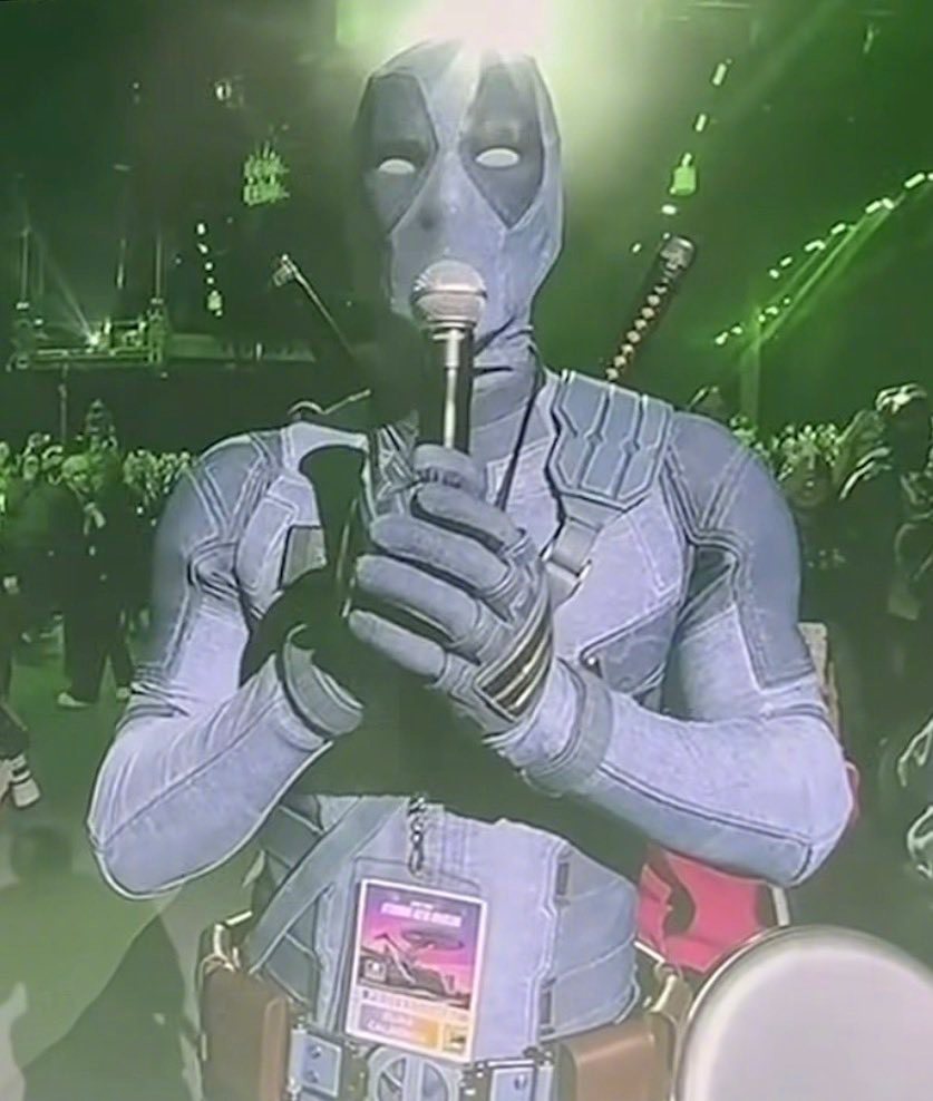 Ryan Reynolds 在 SDCC 上穿的衣服颜色原来这么有讲究，色卡标注