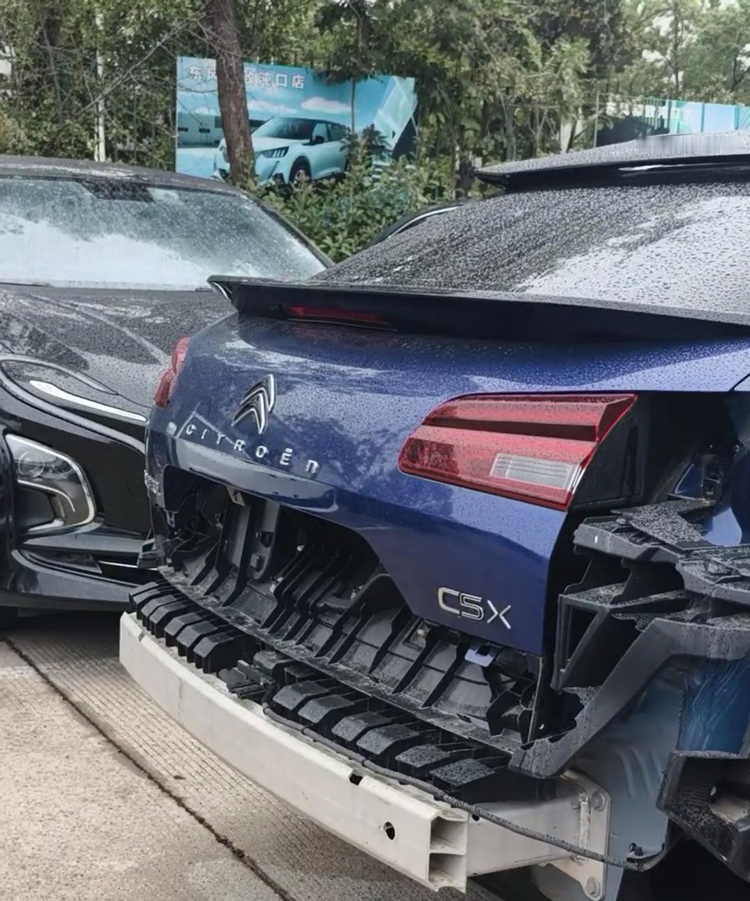 真材实料看得到，良心车，雪铁龙造

当年买C5，展厅里就有一辆现车把车门切开展示