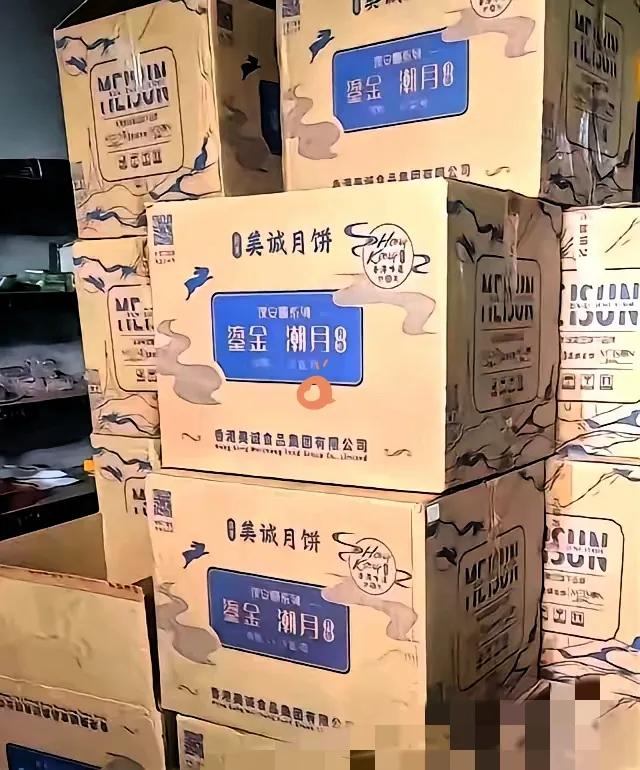 表弟开月饼厂说漏嘴！你中秋吃的月饼，可能是夏天“防腐剂大户”！
 
别再被月饼的