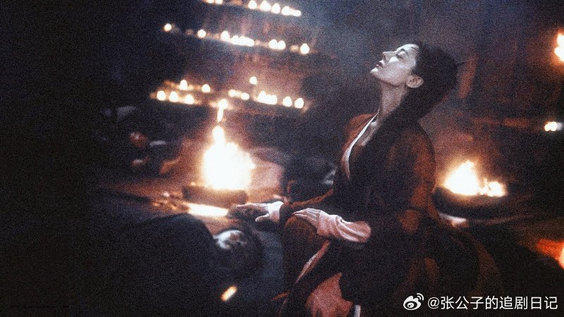 迪丽热巴少女暴君外表是少女内里是活了四百年的鬼王，做事强势笃定有自己的法度，这股